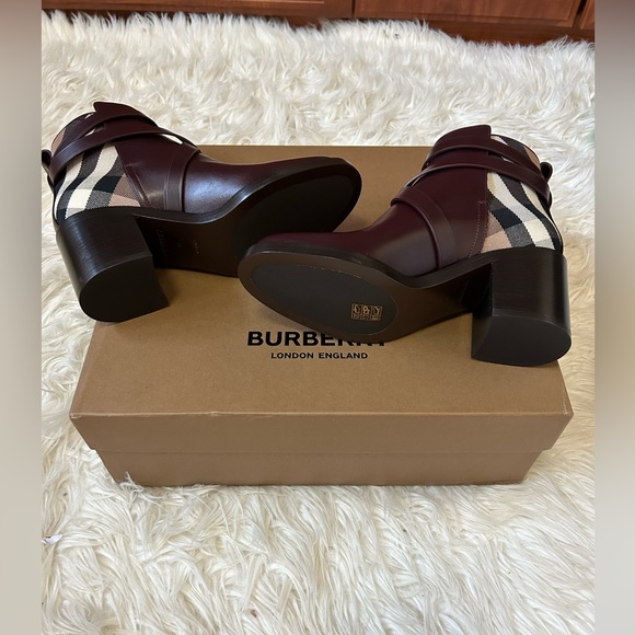 Burberry Boots - Picture 2 of 8